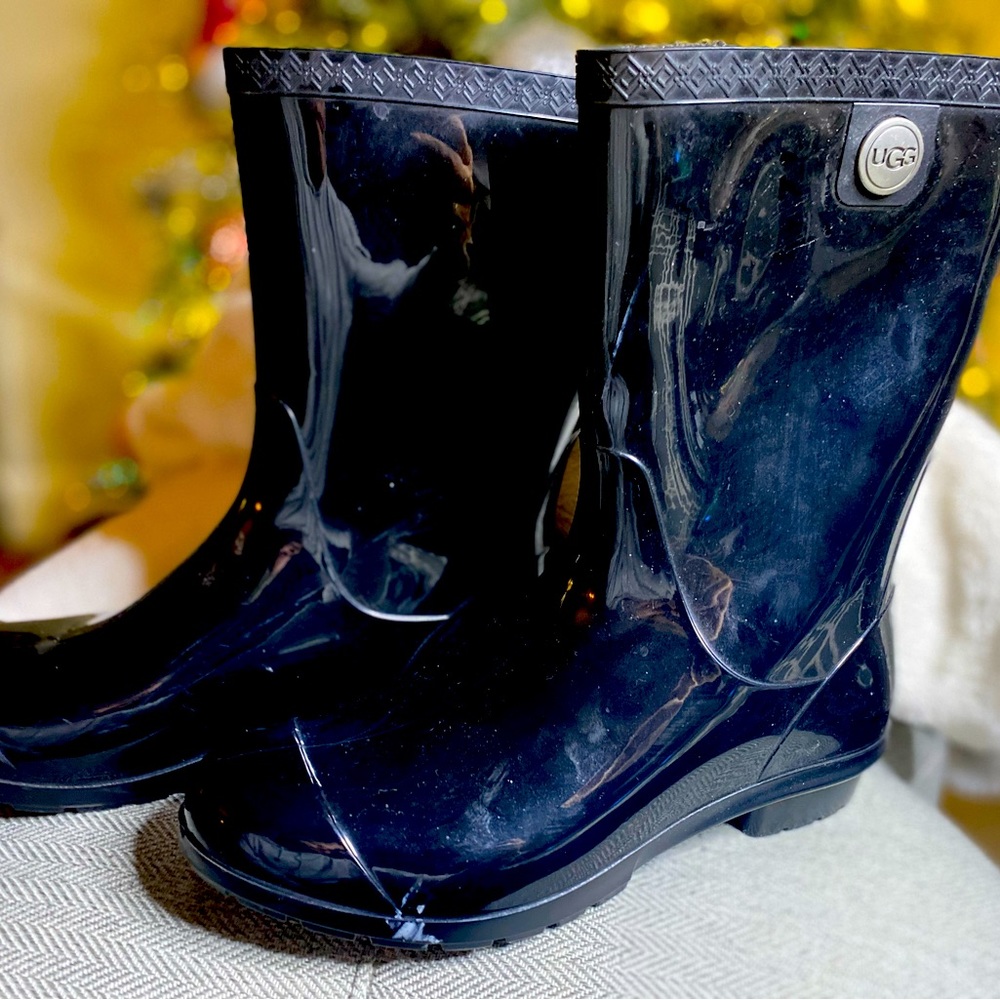 Ugg black rubber boots. Sz 8. Used condition